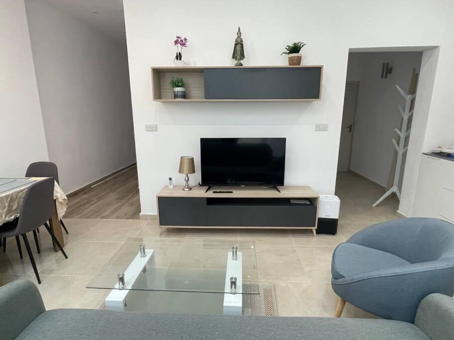 New Two Bedroom Flat Kamila On A Dwell Sliema Bagian luar foto