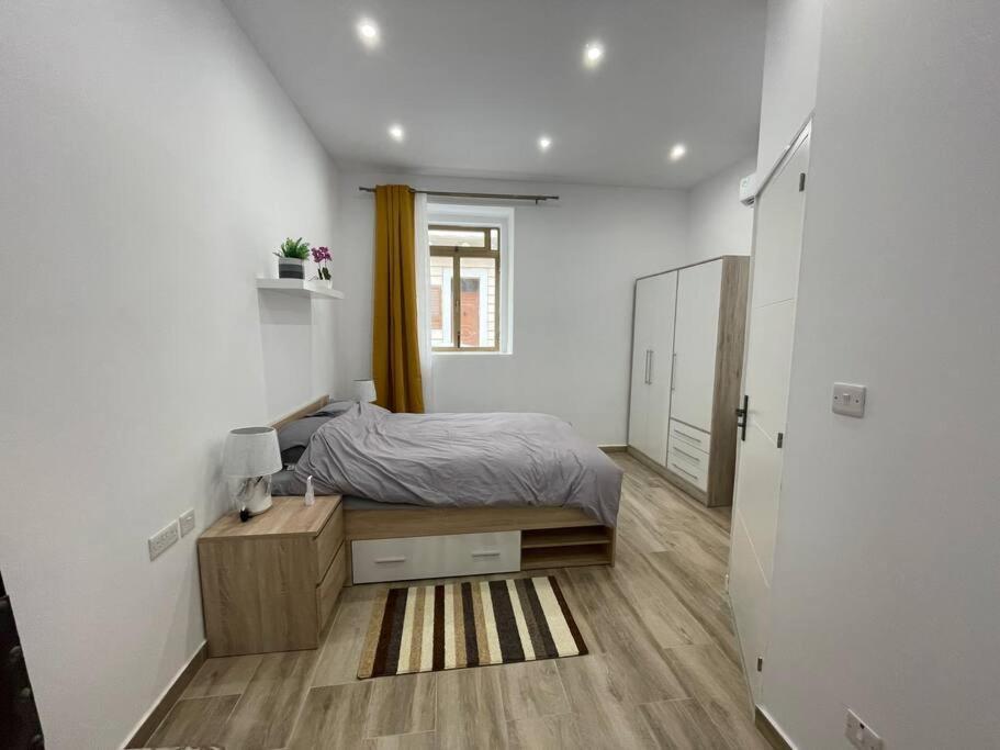 New Two Bedroom Flat Kamila On A Dwell Sliema Bagian luar foto
