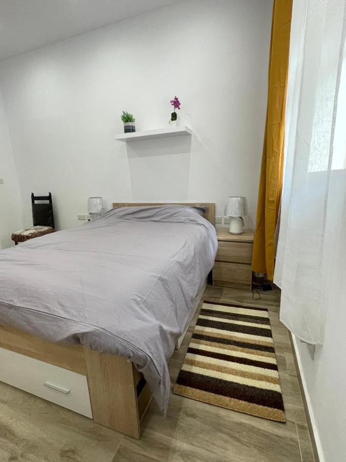 New Two Bedroom Flat Kamila On A Dwell Sliema Bagian luar foto